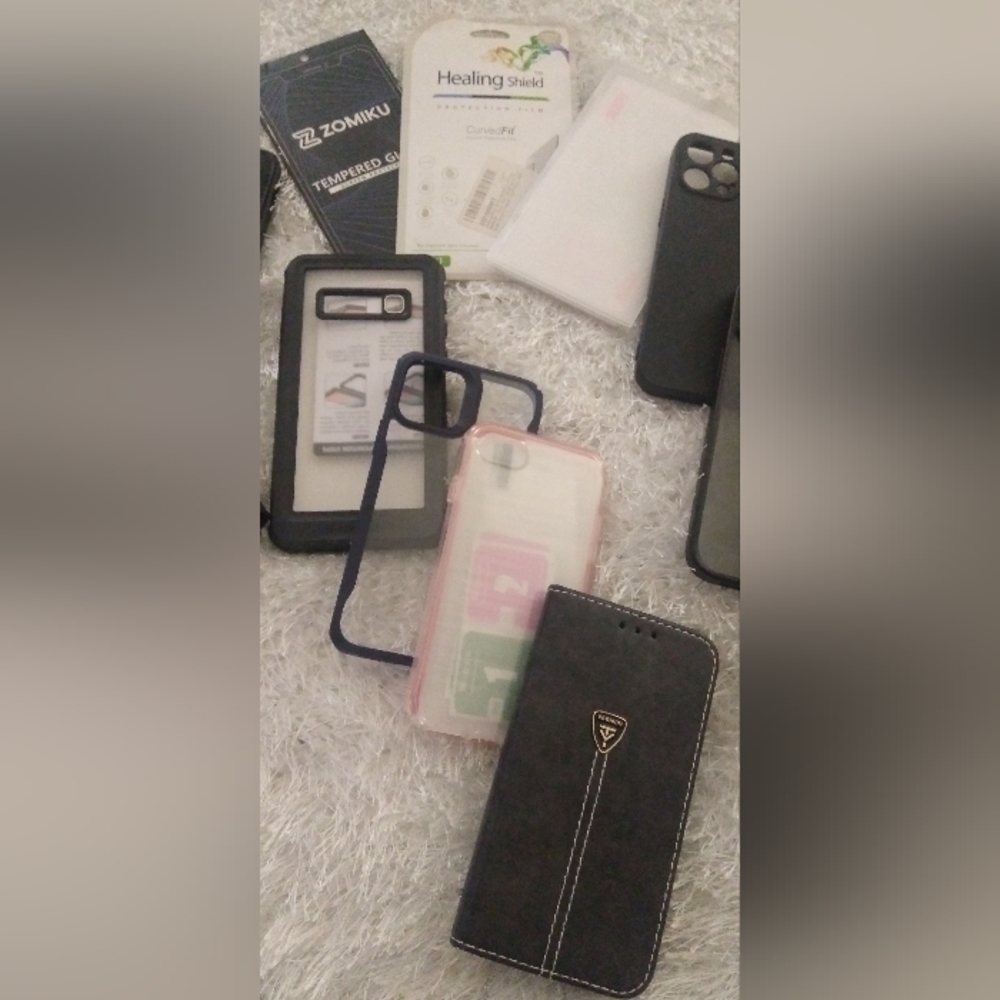 Phone case bundle - Picture 3 of 6